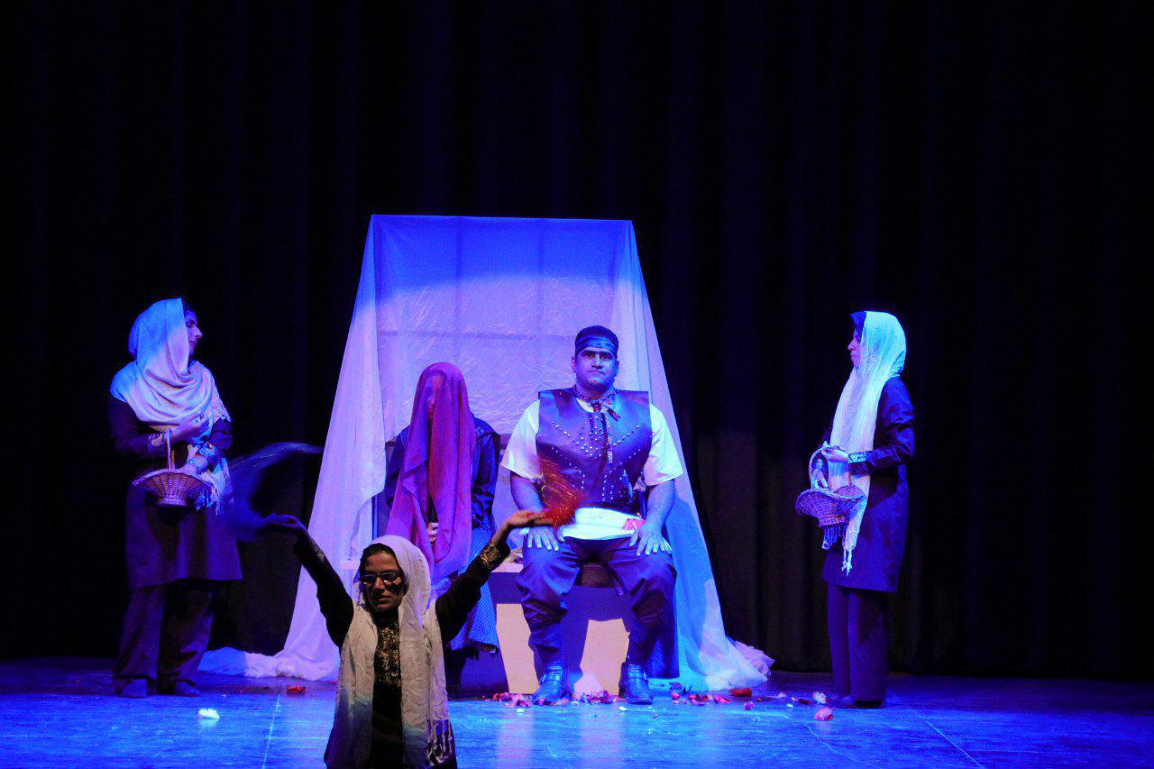 اجرای نمایش صحنه ای "سهراب"توسط گروه هنری نابینایان "امروز،کیمیای فردا"در مراسم بزرگداشت فردوسی.