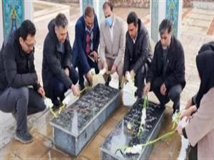 غبار روبی مزار مطهر شهدای گمنام دانشگاه کردستان توسط کارکنان جهاد دانشگاهی کردستان