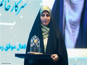 تجلیل از خبرنگار ایکنا در همایش بانوان قرآن‌پژوه 