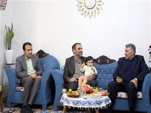 دیدار جمعی از اعضای فرهنگی جهاد دانشگاهی با خانواده آقای بیات