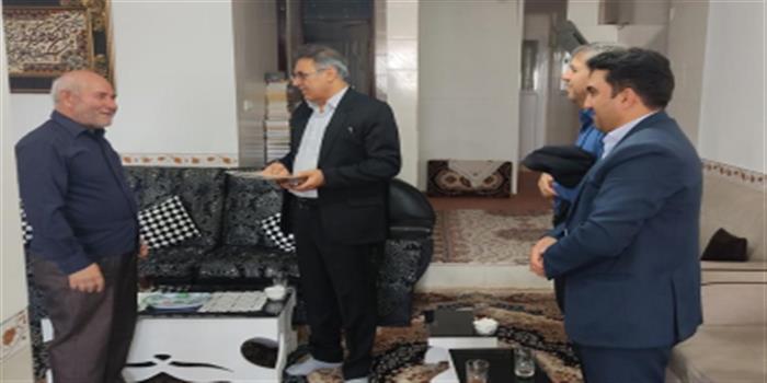 به همت جهاد دانشگاهی و بنیاد شهید و امور ایثارگران کردستان؛ دیدار با جانباز هشت سال دفاع مقدس؛ یادگار عزیزی